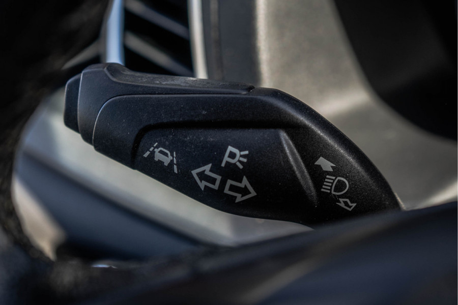 Ford Transit Custom 2.0 TDCI L2H1 | 170PK | Trail | DC 5-Persoons | Camera | Carplay | Lederen interieur