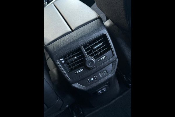 Peugeot 5008 1.2 PureTech GT Pack Business Black line, 7 persoons,trekhaak, panoramadak, VOL OPTIES, 1 e eigenaar, NL auto met nap