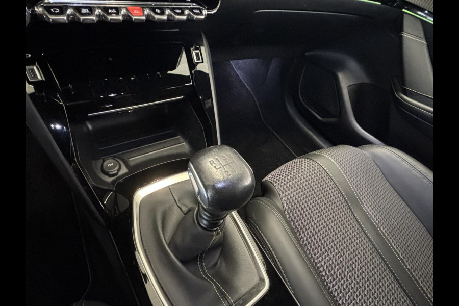 Peugeot 208 1.2 PureTech GT Afneembare trekhaak | Navigatie | Achteruitrijcamera | Dodehoek detectie | Android auto / Apple carplay
