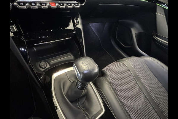 Peugeot 208 1.2 PureTech GT Afneembare trekhaak | Navigatie | Achteruitrijcamera | Dodehoek detectie | Android auto / Apple carplay