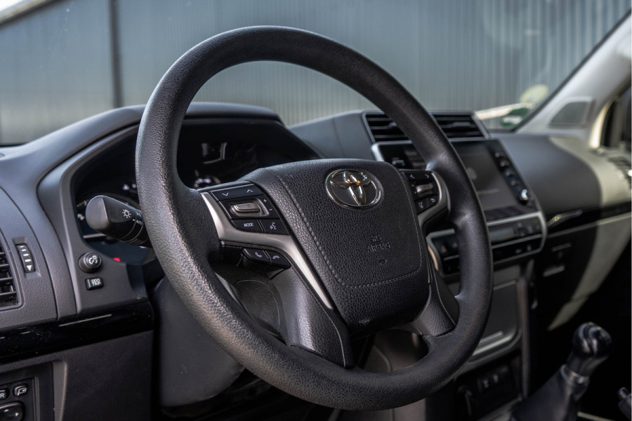 Toyota Land Cruiser 2.8D-4D | 204 PK | 5DRS | 4x4 | Fabrieksgarantie | Dealer onderhouden | Cruise | Airco | Trekhaak