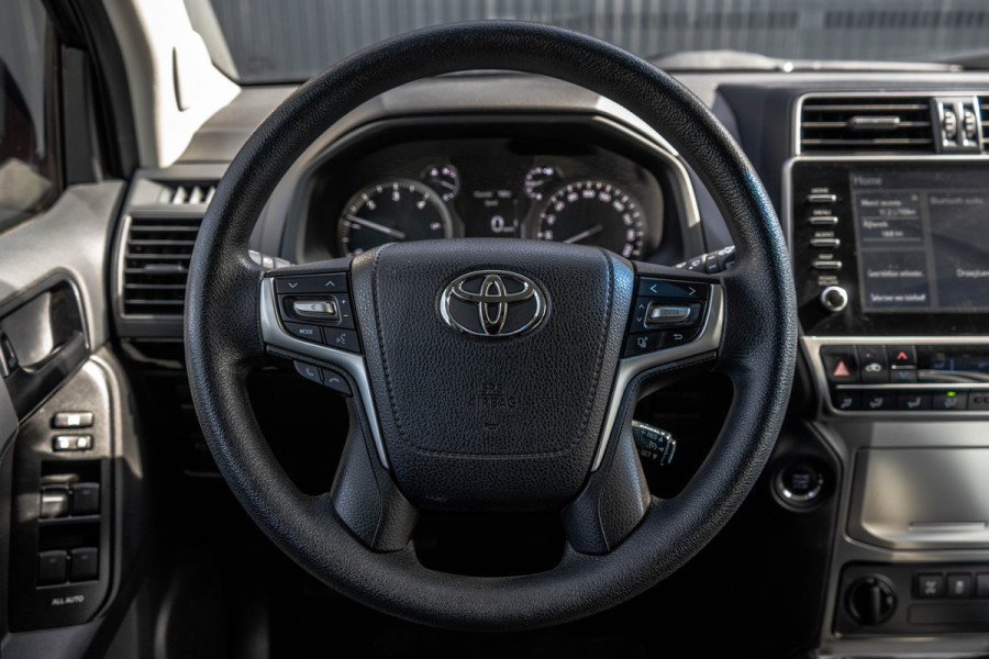 Toyota Land Cruiser 2.8D-4D | 204 PK | 5DRS | 4x4 | Fabrieksgarantie | Dealer onderhouden | Cruise | Airco | Trekhaak