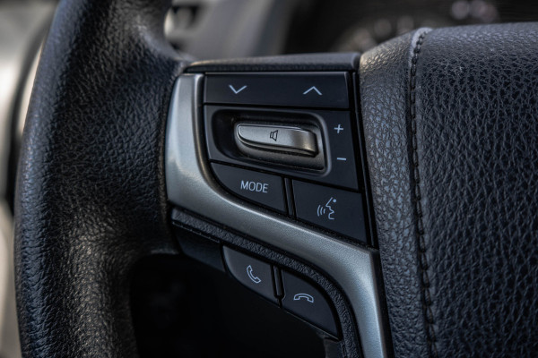 Toyota Land Cruiser 2.8D-4D | 204 PK | 5DRS | 4x4 | Fabrieksgarantie | Dealer onderhouden | Cruise | Airco | Trekhaak