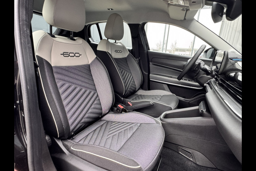 Fiat 600 1.2 Hybrid Urban | Automaat | LED | Camera | Carplay | Cruise control | Schakelpaddles
