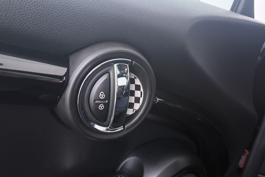 MINI Mini 1.5 One Chili Business (PANORAMADAK, PARKEERSENSOREN, CRUISE CONTROL, NAVIGATIE, STOELVERWARMING, SFEERVERLICHTING)