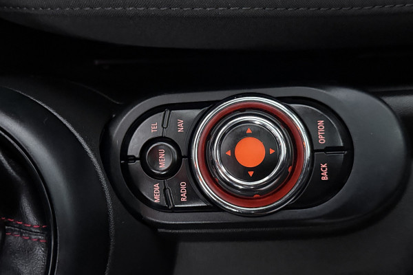 MINI Mini 1.5 One Chili Business (PANORAMADAK, PARKEERSENSOREN, CRUISE CONTROL, NAVIGATIE, STOELVERWARMING, SFEERVERLICHTING)