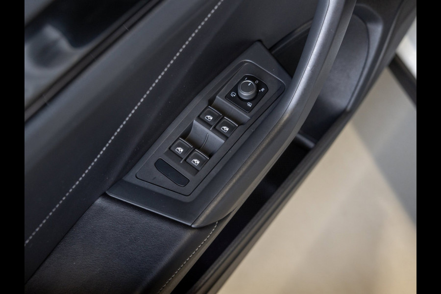 Volkswagen T-Roc Cabrio 1.5 TSI R-Line / 150pk / Beats / Leder / Achteruitrij camera / Stoel en stuur verwarming /