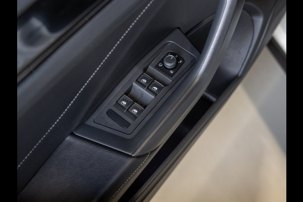 Volkswagen T-Roc Cabrio 1.5 TSI R-Line / 150pk / Beats / Leder / Achteruitrij camera / Stoel en stuur verwarming /