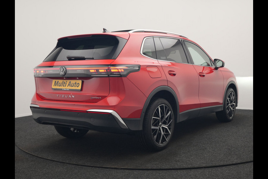 Volkswagen Tiguan 1.5 eHybrid Elegance 204pk Plug In Hybrid | Panodak | Trekhaak af Fabriek | Adaptive Cruise | Head Up | 360 Camera | Alcantara Sportstoelen Massage | 20"L.M | IQ Light | Keyless |