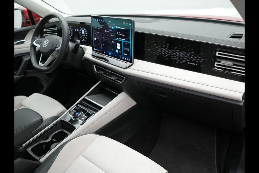 Volkswagen Tiguan 1.5 eHybrid Elegance 204pk Plug In Hybrid | Panodak | Trekhaak af Fabriek | Adaptive Cruise | Head Up | 360 Camera | Alcantara Sportstoelen Massage | 20"L.M | IQ Light | Keyless |
