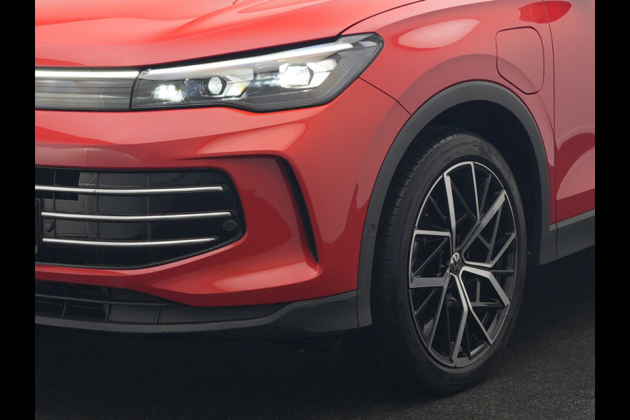 Volkswagen Tiguan 1.5 eHybrid Elegance 204pk Plug In Hybrid | Panodak | Trekhaak af Fabriek | Adaptive Cruise | Head Up | 360 Camera | Alcantara Sportstoelen Massage | 20"L.M | IQ Light | Keyless |