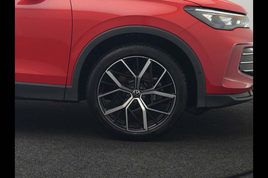 Volkswagen Tiguan 1.5 eHybrid Elegance 204pk Plug In Hybrid | Panodak | Trekhaak af Fabriek | Adaptive Cruise | Head Up | 360 Camera | Alcantara Sportstoelen Massage | 20"L.M | IQ Light | Keyless |