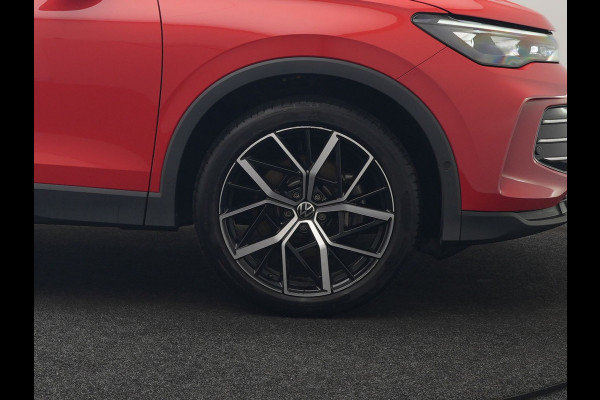 Volkswagen Tiguan 1.5 eHybrid Elegance 204pk Plug In Hybrid | Panodak | Trekhaak af Fabriek | Adaptive Cruise | Head Up | 360 Camera | Alcantara Sportstoelen Massage | 20"L.M | IQ Light | Keyless |
