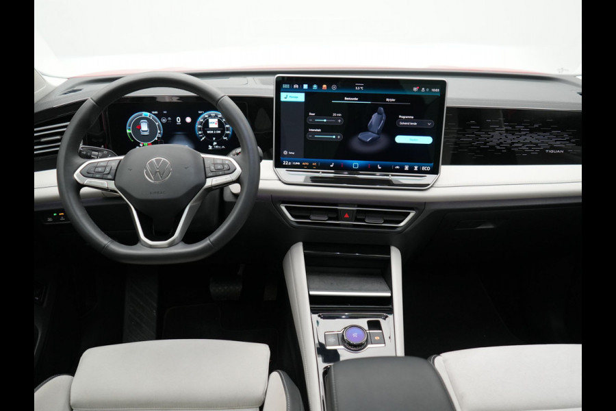 Volkswagen Tiguan 1.5 eHybrid Elegance 204pk Plug In Hybrid | Panodak | Trekhaak af Fabriek | Adaptive Cruise | Head Up | 360 Camera | Alcantara Sportstoelen Massage | 20"L.M | IQ Light | Keyless |