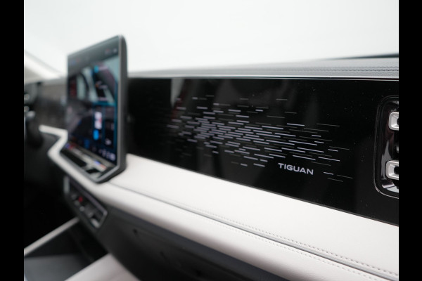 Volkswagen Tiguan 1.5 eHybrid Elegance 204pk Plug In Hybrid | Panodak | Trekhaak af Fabriek | Adaptive Cruise | Head Up | 360 Camera | Alcantara Sportstoelen Massage | 20"L.M | IQ Light | Keyless |