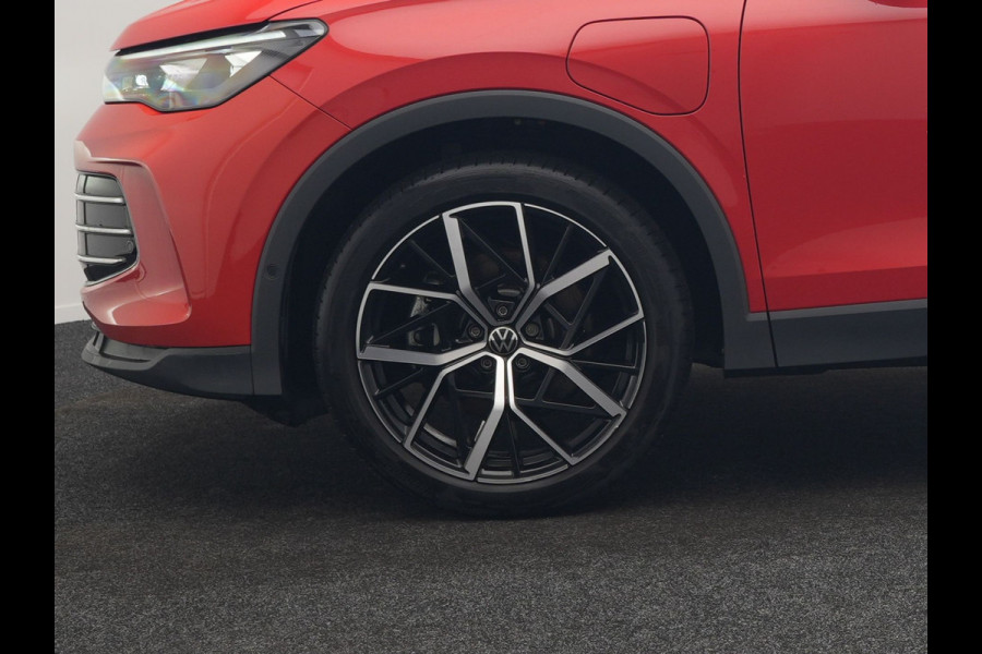 Volkswagen Tiguan 1.5 eHybrid Elegance 204pk Plug In Hybrid | Panodak | Trekhaak af Fabriek | Adaptive Cruise | Head Up | 360 Camera | Alcantara Sportstoelen Massage | 20"L.M | IQ Light | Keyless |