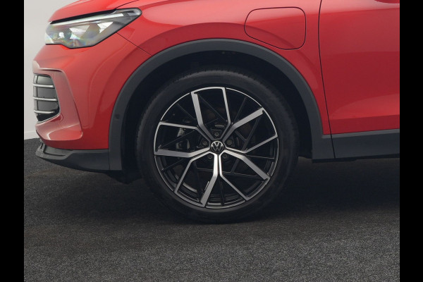 Volkswagen Tiguan 1.5 eHybrid Elegance 204pk Plug In Hybrid | Panodak | Trekhaak af Fabriek | Adaptive Cruise | Head Up | 360 Camera | Alcantara Sportstoelen Massage | 20"L.M | IQ Light | Keyless |