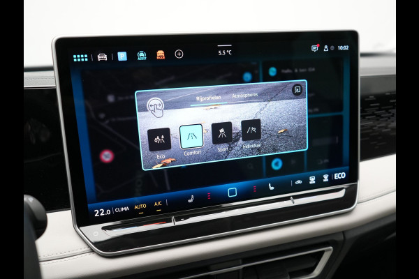 Volkswagen Tiguan 1.5 eHybrid Elegance 204pk Plug In Hybrid | Panodak | Trekhaak af Fabriek | Adaptive Cruise | Head Up | 360 Camera | Alcantara Sportstoelen Massage | 20"L.M | IQ Light | Keyless |