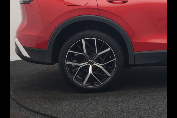 Volkswagen Tiguan 1.5 eHybrid Elegance 204pk Plug In Hybrid | Panodak | Trekhaak af Fabriek | Adaptive Cruise | Head Up | 360 Camera | Alcantara Sportstoelen Massage | 20"L.M | IQ Light | Keyless |