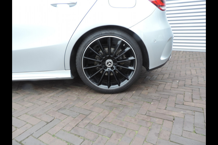 Mercedes-Benz A-Klasse 220 Launch Edition Premium Plus panorama dak sfeerlicht vol vol