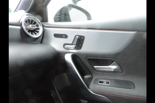 Mercedes-Benz A-Klasse 220 Launch Edition Premium Plus panorama dak sfeerlicht vol vol