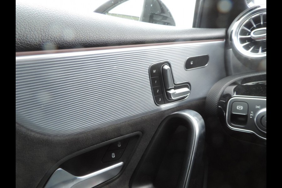 Mercedes-Benz A-Klasse 220 Launch Edition Premium Plus panorama dak sfeerlicht vol vol