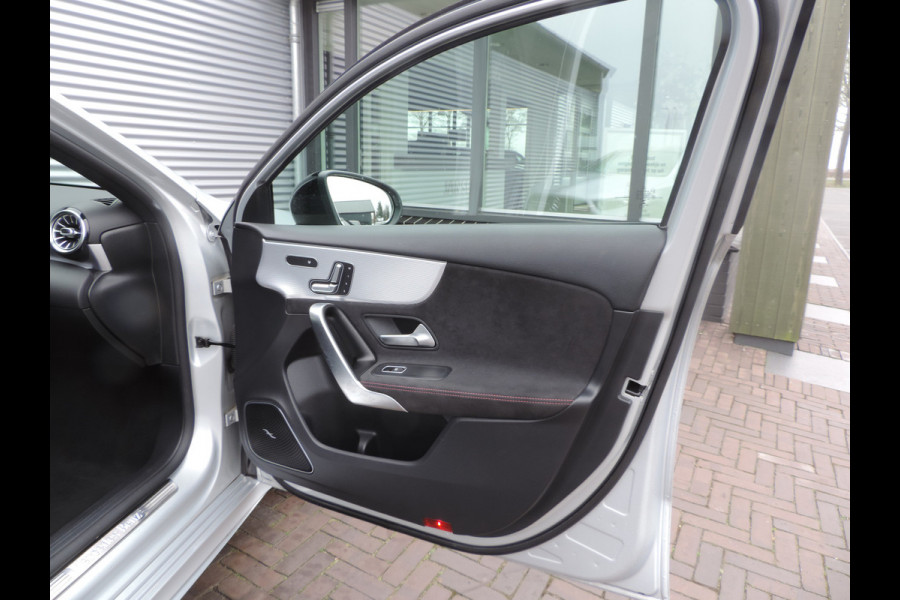 Mercedes-Benz A-Klasse 220 Launch Edition Premium Plus panorama dak sfeerlicht vol vol