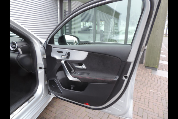 Mercedes-Benz A-Klasse 220 Launch Edition Premium Plus panorama dak sfeerlicht vol vol