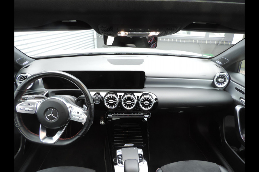 Mercedes-Benz A-Klasse 220 Launch Edition Premium Plus panorama dak sfeerlicht vol vol
