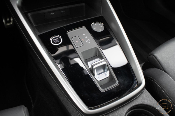 Audi A3 35 TFSI PANO S LINE LEDER CAMERA ELEKTRISCHE STOELEN