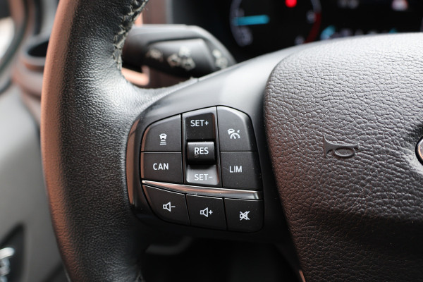 Ford Transit Custom 320 2.0 TDCI 170 PK L2H1 Limited DC | Dubbel Cabine | ACC | BLIS | Elek stoelen | Lederen bekleding | CarPlay | Camera | Navigat | Trekhaak | DAB | Stoelverwarming | Nieuwe APK | 5-Zitter