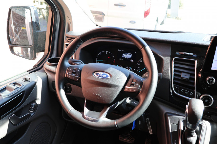 Ford Transit Custom 320 2.0 TDCI 170 PK L2H1 Limited DC | Dubbel Cabine | ACC | BLIS | Elek stoelen | Lederen bekleding | CarPlay | Camera | Navigat | Trekhaak | DAB | Stoelverwarming | Nieuwe APK | 5-Zitter