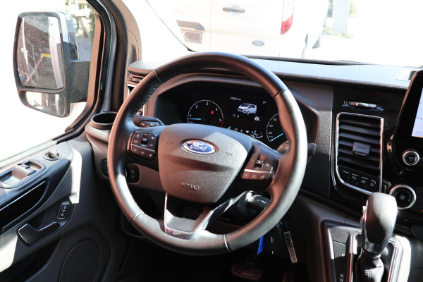 Ford Transit Custom 320 2.0 TDCI 170 PK L2H1 Limited DC | Dubbel Cabine | ACC | BLIS | Elek stoelen | Lederen bekleding | CarPlay | Camera | Navigat | Trekhaak | DAB | Stoelverwarming | Nieuwe APK | 5-Zitter