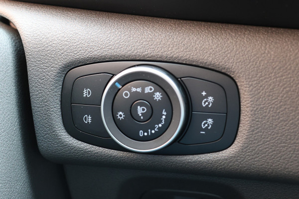 Ford Transit Custom 320 2.0 TDCI 170 PK L2H1 Limited DC | Dubbel Cabine | ACC | BLIS | Elek stoelen | Lederen bekleding | CarPlay | Camera | Navigat | Trekhaak | DAB | Stoelverwarming | Nieuwe APK | 5-Zitter