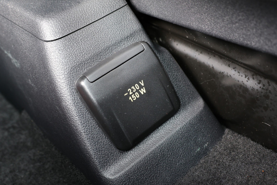 Ford Transit Custom 320 2.0 TDCI 170 PK L2H1 Limited DC | Dubbel Cabine | ACC | BLIS | Elek stoelen | Lederen bekleding | CarPlay | Camera | Navigat | Trekhaak | DAB | Stoelverwarming | Nieuwe APK | 5-Zitter