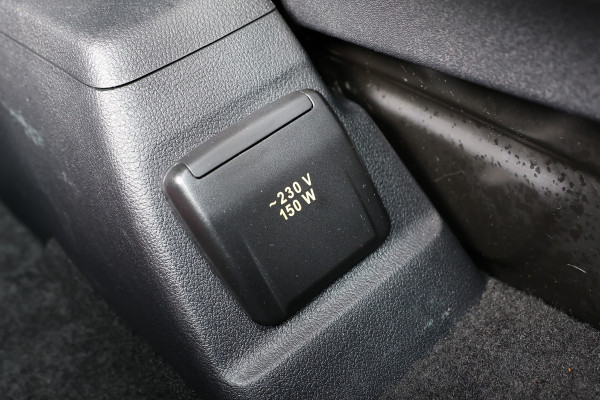 Ford Transit Custom 320 2.0 TDCI 170 PK L2H1 Limited DC | Dubbel Cabine | ACC | BLIS | Elek stoelen | Lederen bekleding | CarPlay | Camera | Navigat | Trekhaak | DAB | Stoelverwarming | Nieuwe APK | 5-Zitter