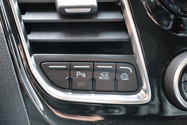 Ford Transit Custom 320 2.0 TDCI 170 PK L2H1 Limited DC | Dubbel Cabine | ACC | BLIS | Elek stoelen | Lederen bekleding | CarPlay | Camera | Navigat | Trekhaak | DAB | Stoelverwarming | Nieuwe APK | 5-Zitter