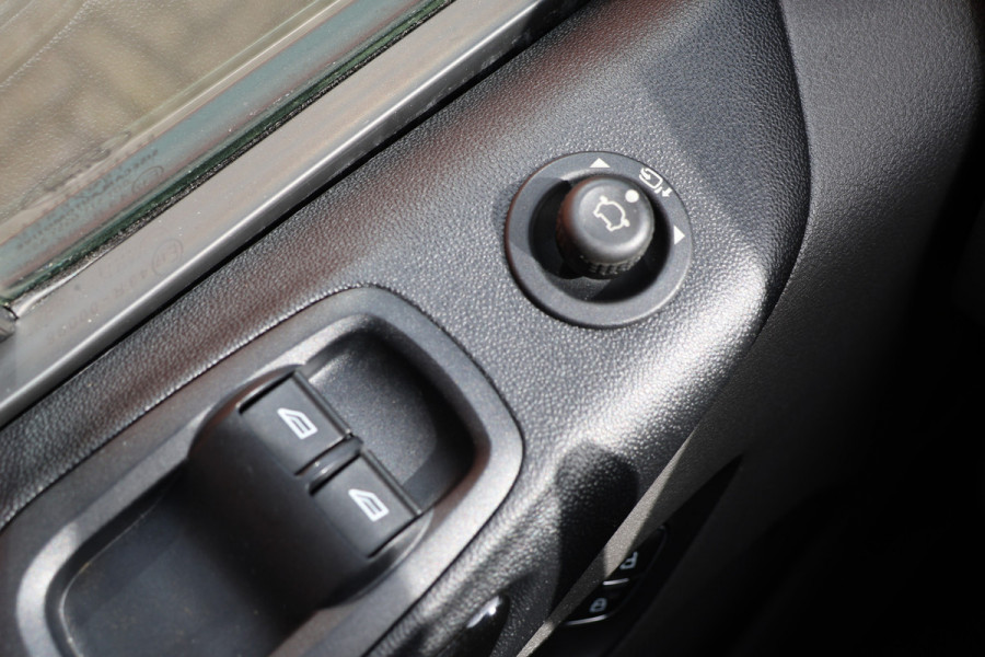 Ford Transit Custom 320 2.0 TDCI 170 PK L2H1 Limited DC | Dubbel Cabine | ACC | BLIS | Elek stoelen | Lederen bekleding | CarPlay | Camera | Navigat | Trekhaak | DAB | Stoelverwarming | Nieuwe APK | 5-Zitter