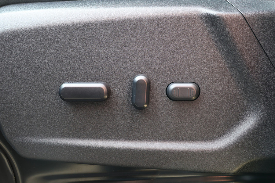 Ford Transit Custom 320 2.0 TDCI 170 PK L2H1 Limited DC | Dubbel Cabine | ACC | BLIS | Elek stoelen | Lederen bekleding | CarPlay | Camera | Navigat | Trekhaak | DAB | Stoelverwarming | Nieuwe APK | 5-Zitter