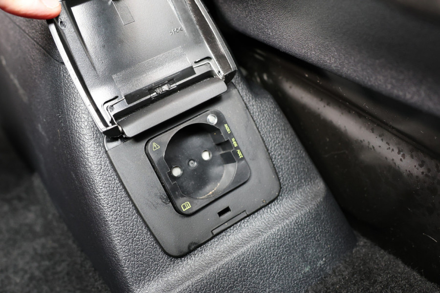 Ford Transit Custom 320 2.0 TDCI 170 PK L2H1 Limited DC | Dubbel Cabine | ACC | BLIS | Elek stoelen | Lederen bekleding | CarPlay | Camera | Navigat | Trekhaak | DAB | Stoelverwarming | Nieuwe APK | 5-Zitter