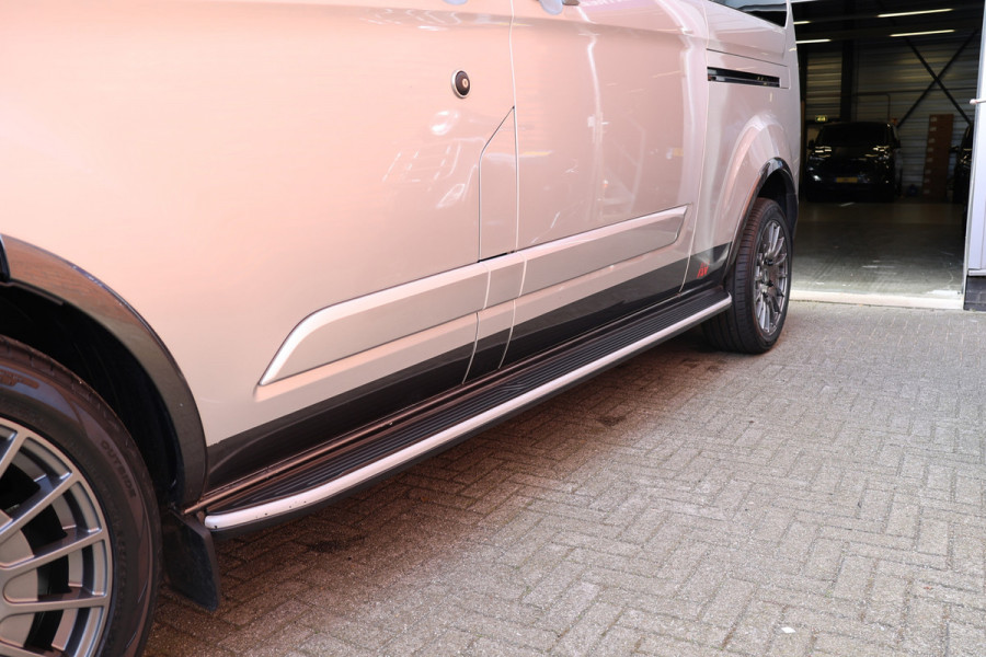 Ford Transit Custom 320 2.0 TDCI 170 PK L2H1 Limited DC | Dubbel Cabine | ACC | BLIS | Elek stoelen | Lederen bekleding | CarPlay | Camera | Navigat | Trekhaak | DAB | Stoelverwarming | Nieuwe APK | 5-Zitter
