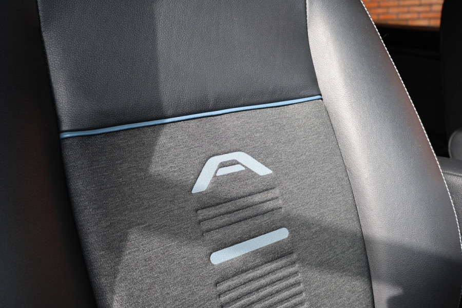 Ford Transit Custom 320 2.0 TDCI 170 PK L2H1 Limited DC | Dubbel Cabine | ACC | BLIS | Elek stoelen | Lederen bekleding | CarPlay | Camera | Navigat | Trekhaak | DAB | Stoelverwarming | Nieuwe APK | 5-Zitter