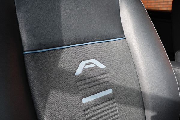 Ford Transit Custom 320 2.0 TDCI 170 PK L2H1 Limited DC | Dubbel Cabine | ACC | BLIS | Elek stoelen | Lederen bekleding | CarPlay | Camera | Navigat | Trekhaak | DAB | Stoelverwarming | Nieuwe APK | 5-Zitter