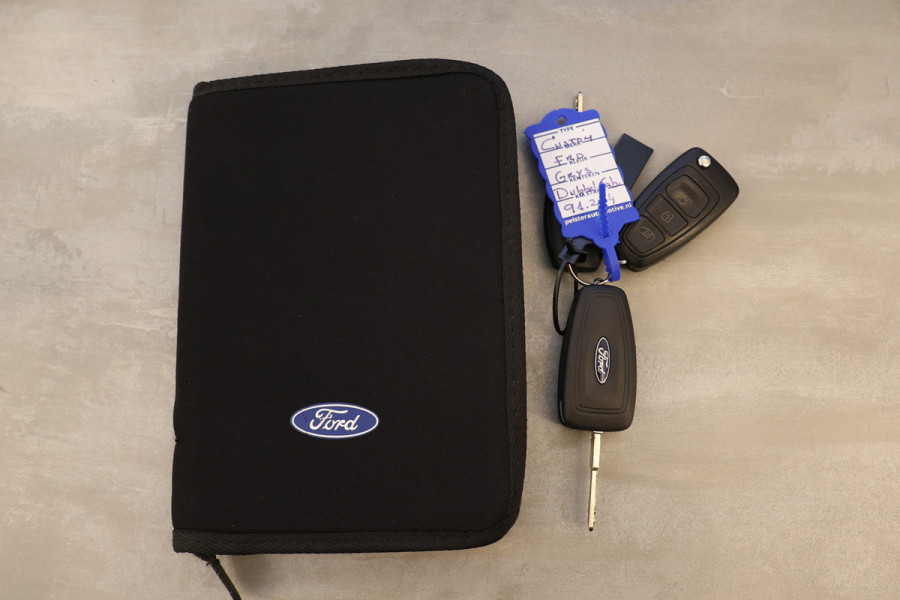 Ford Transit Custom 320 2.0 TDCI 170 PK L2H1 Limited DC | Dubbel Cabine | ACC | BLIS | Elek stoelen | Lederen bekleding | CarPlay | Camera | Navigat | Trekhaak | DAB | Stoelverwarming | Nieuwe APK | 5-Zitter