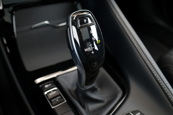 BMW X1 sDrive20i Executive Edition | NAP! | DEALER.OND | PANO | HUD | TREKHAAK | STOELVERWARMING |