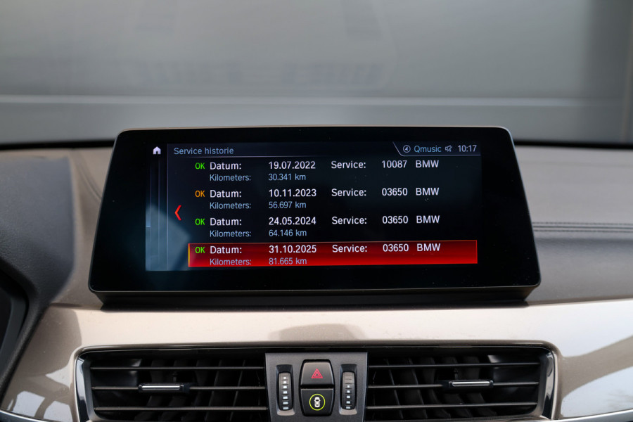 BMW X1 sDrive20i Executive Edition | NAP! | DEALER.OND | PANO | HUD | TREKHAAK | STOELVERWARMING |