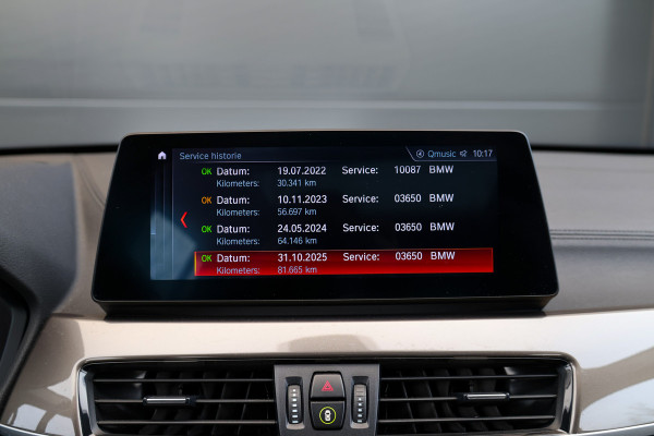 BMW X1 sDrive20i Executive Edition | NAP! | DEALER.OND | PANO | HUD | TREKHAAK | STOELVERWARMING |