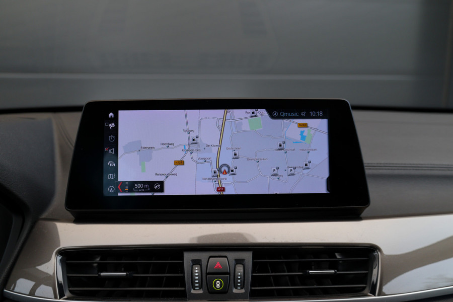 BMW X1 sDrive20i Executive Edition | NAP! | DEALER.OND | PANO | HUD | TREKHAAK | STOELVERWARMING |