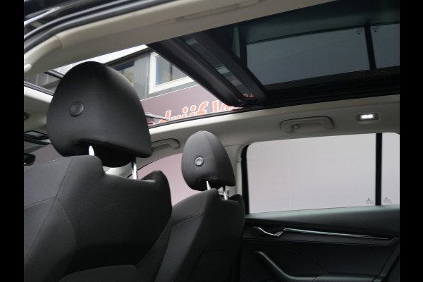 Škoda Octavia Combi 1.0 TSI BUSINESS | PANORAMA | DIGI DASH | LED | TREKHAAK | DEALER O-H!!