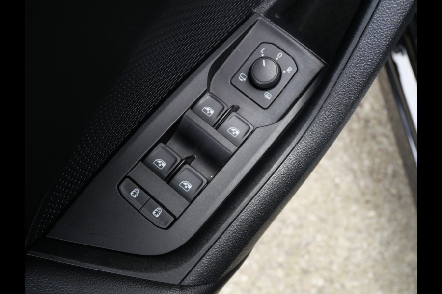 Škoda Octavia Combi 1.0 TSI BUSINESS | PANORAMA | DIGI DASH | LED | TREKHAAK | DEALER O-H!!